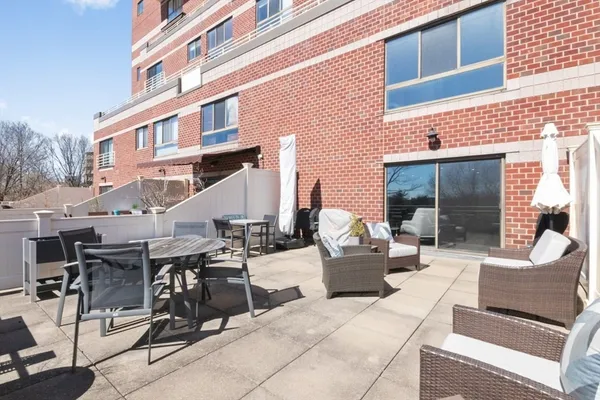 $4,500 | 199 Coolidge Avenue, Unit 105, Watertown, MA 02472
