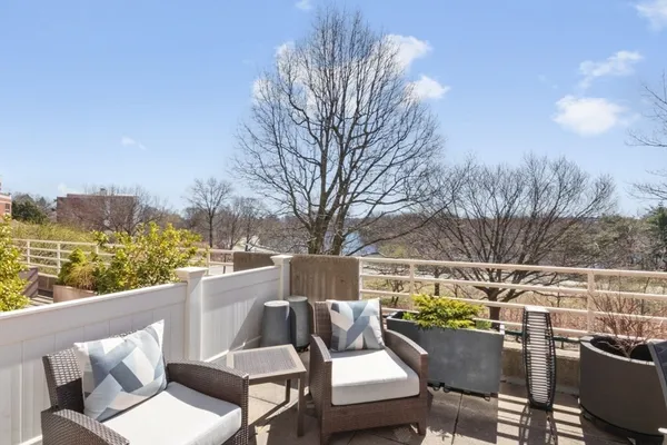 $4,500 | 199 Coolidge Avenue, Unit 105, Watertown, MA 02472