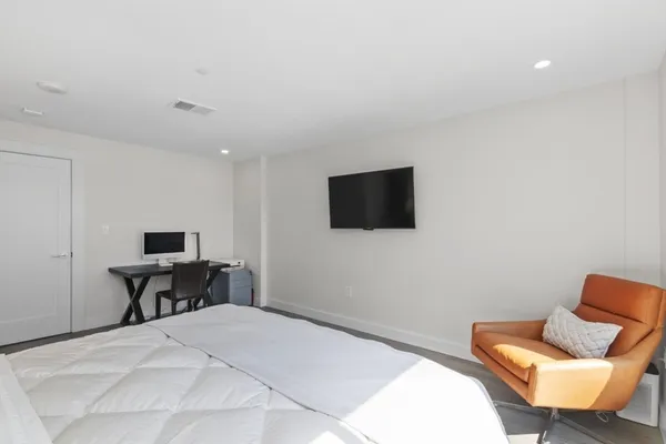 $4,500 | 199 Coolidge Avenue, Unit 105, Watertown, MA 02472