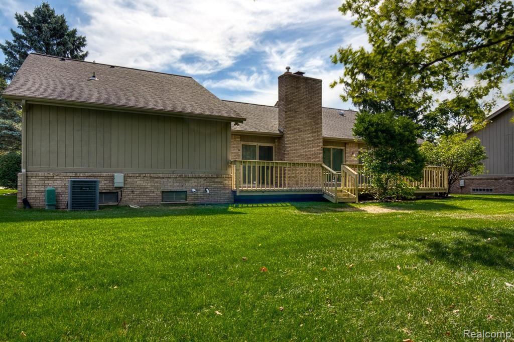 5630 Ridgewood Road West Bloomfield, MI 48322 - Photo 5 of 64