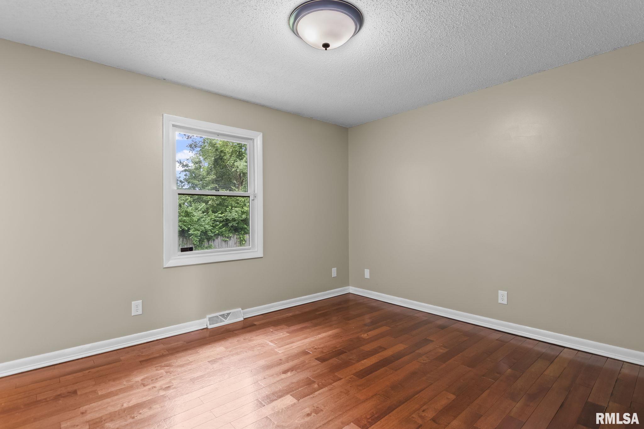 2421 Mayfair Road Springfield, IL 62703 - Photo 23 of 39 Gallery Image 23