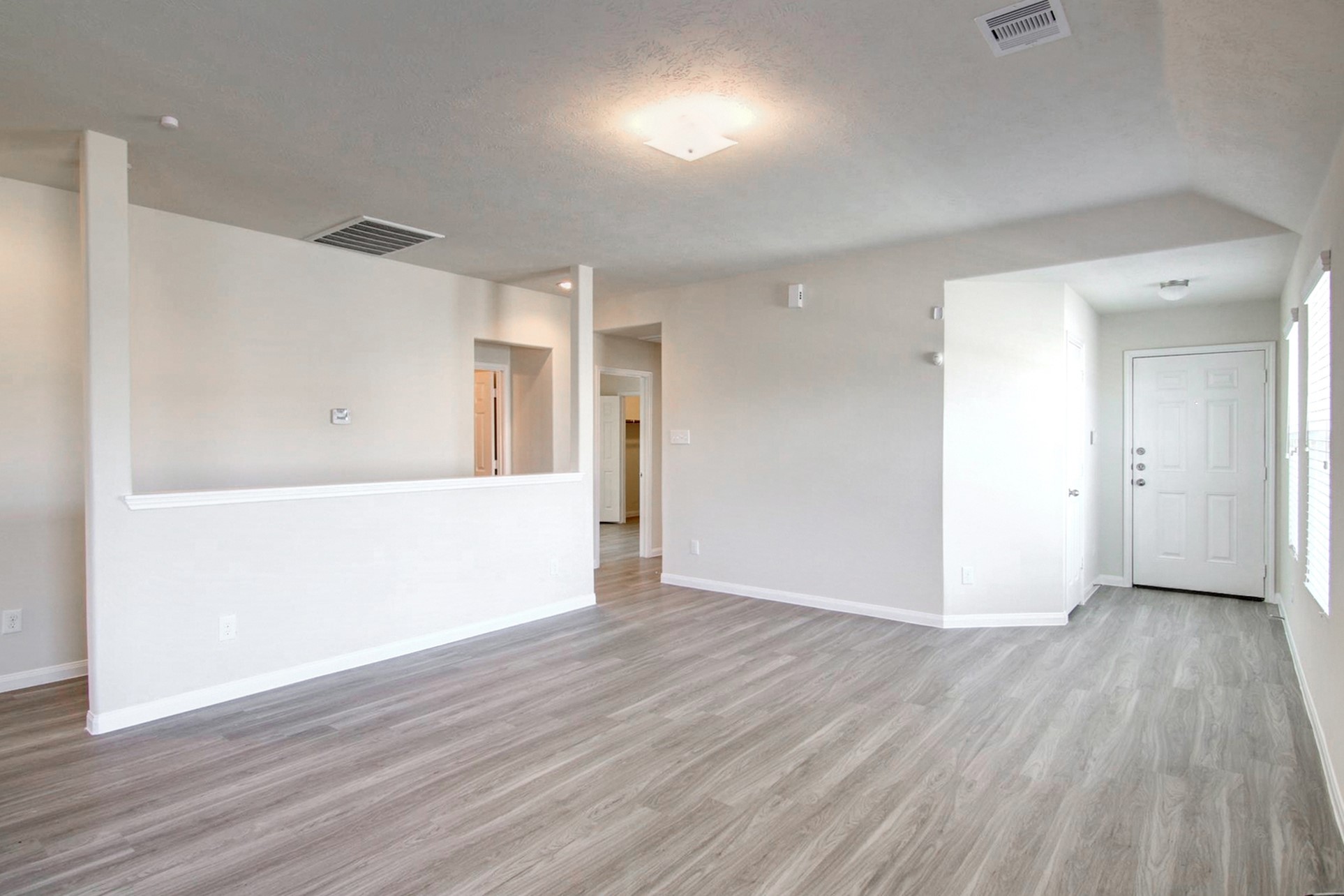 12804 Rio Lindo Street Rosharon, TX 77583 - Photo 9 of 13 Photos may be representative of the floor plan and not the exact home. Finishes, layout, and features of the actual property for lease may vary.