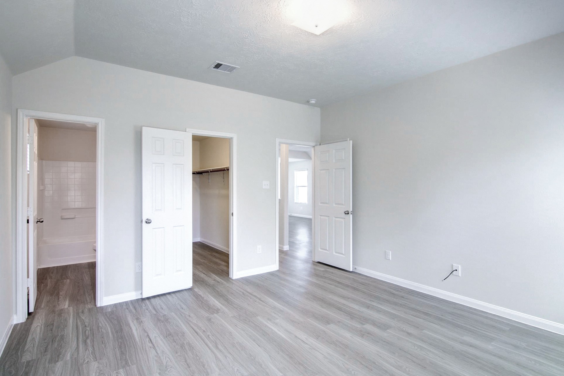 12804 Rio Lindo Street Rosharon, TX 77583 - Photo 10 of 13 Photos may be representative of the floor plan and not the exact home. Finishes, layout, and features of the actual property for lease may vary.