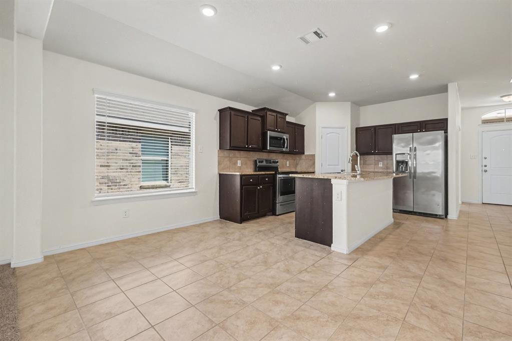 809 Rutherford Drive Crowley, TX 76036 - Photo 10 of 30 Gallery Image 10