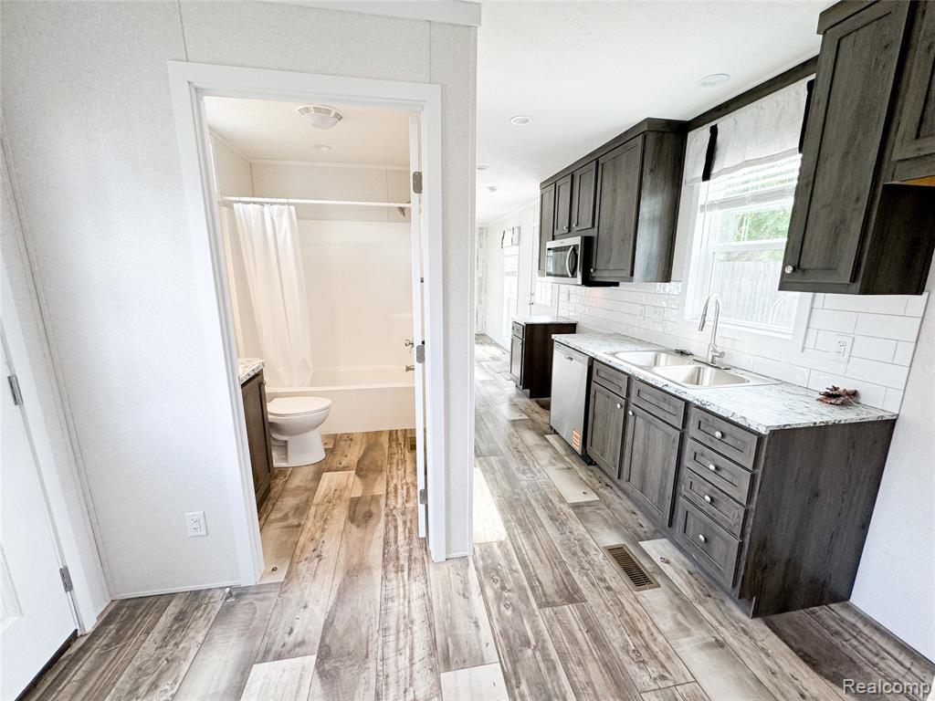 44 Retreat Way Fenton, MI 48430 - Photo 5 of 6