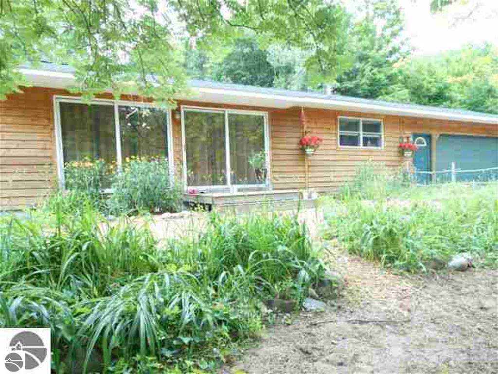 1589 Moss Road Beulah, MI 49617 - Photo 28 of 43 1780095-27.JPG