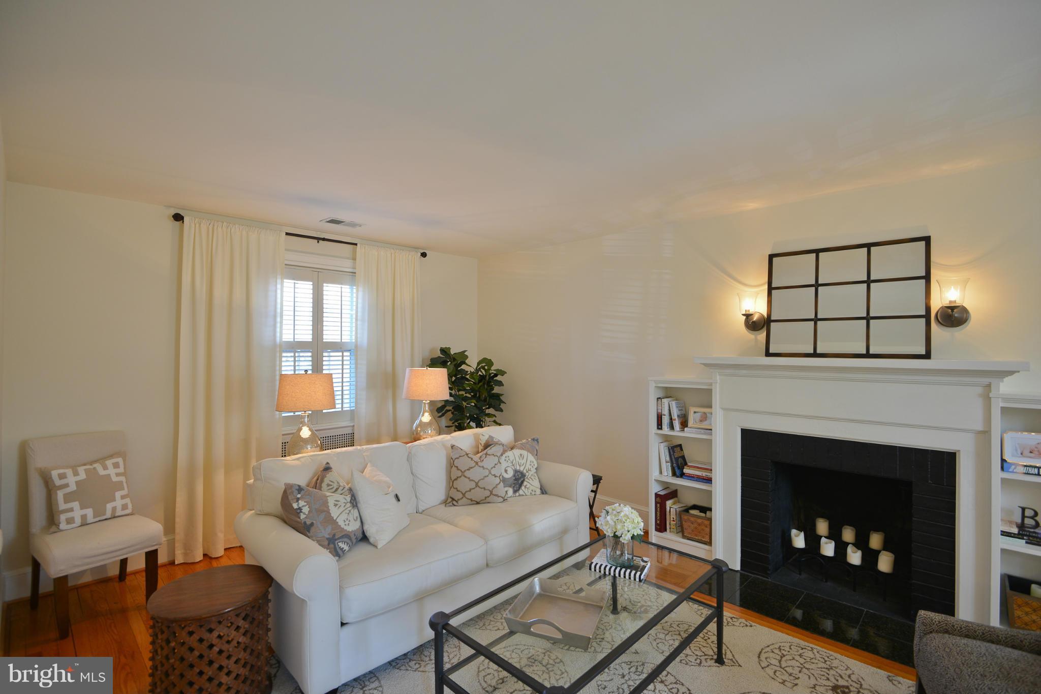3711 North Pershing Drive Arlington, VA 22203 - Photo 11 of 29 Living Room