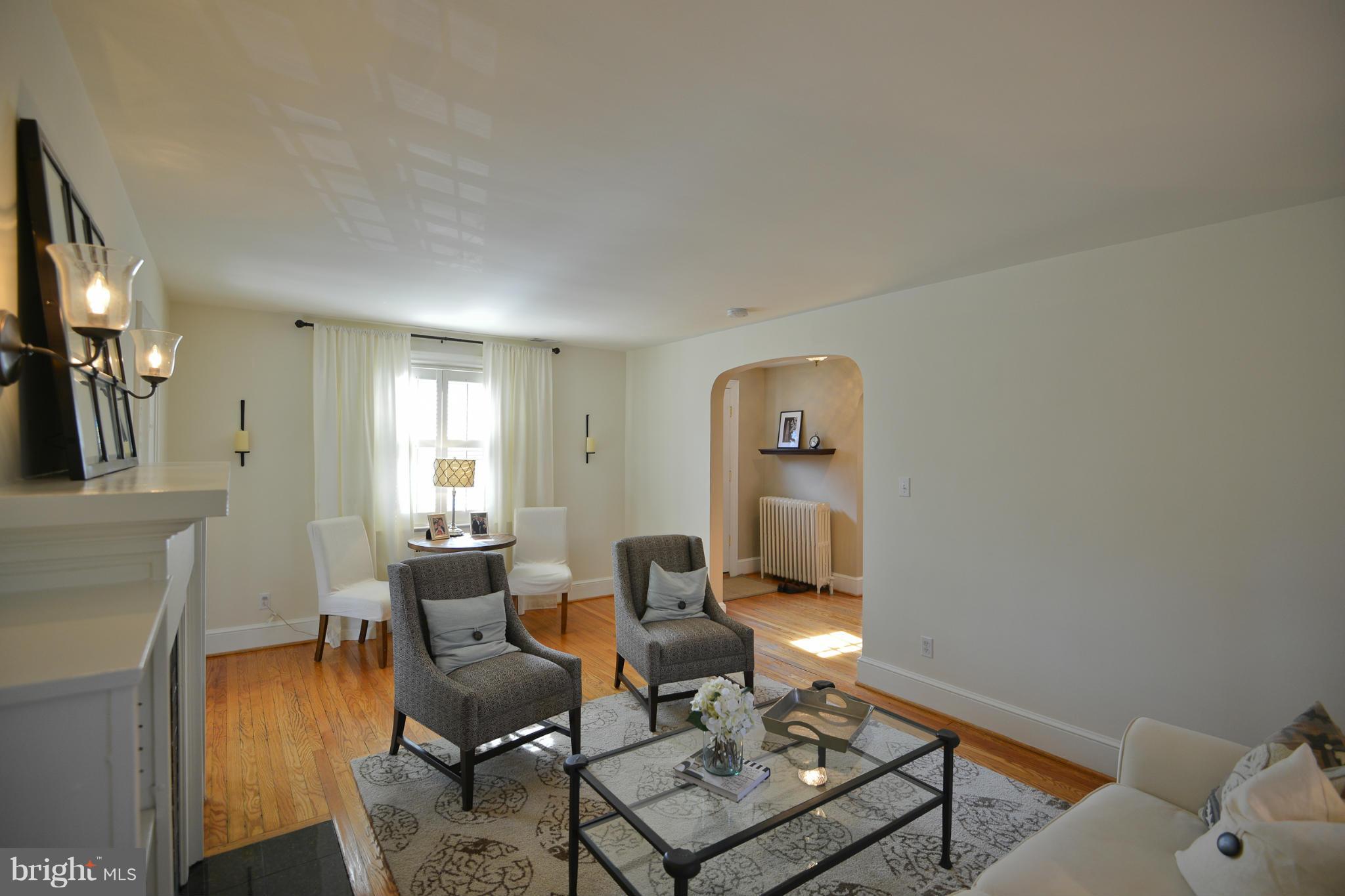 3711 North Pershing Drive Arlington, VA 22203 - Photo 12 of 29 Living Room