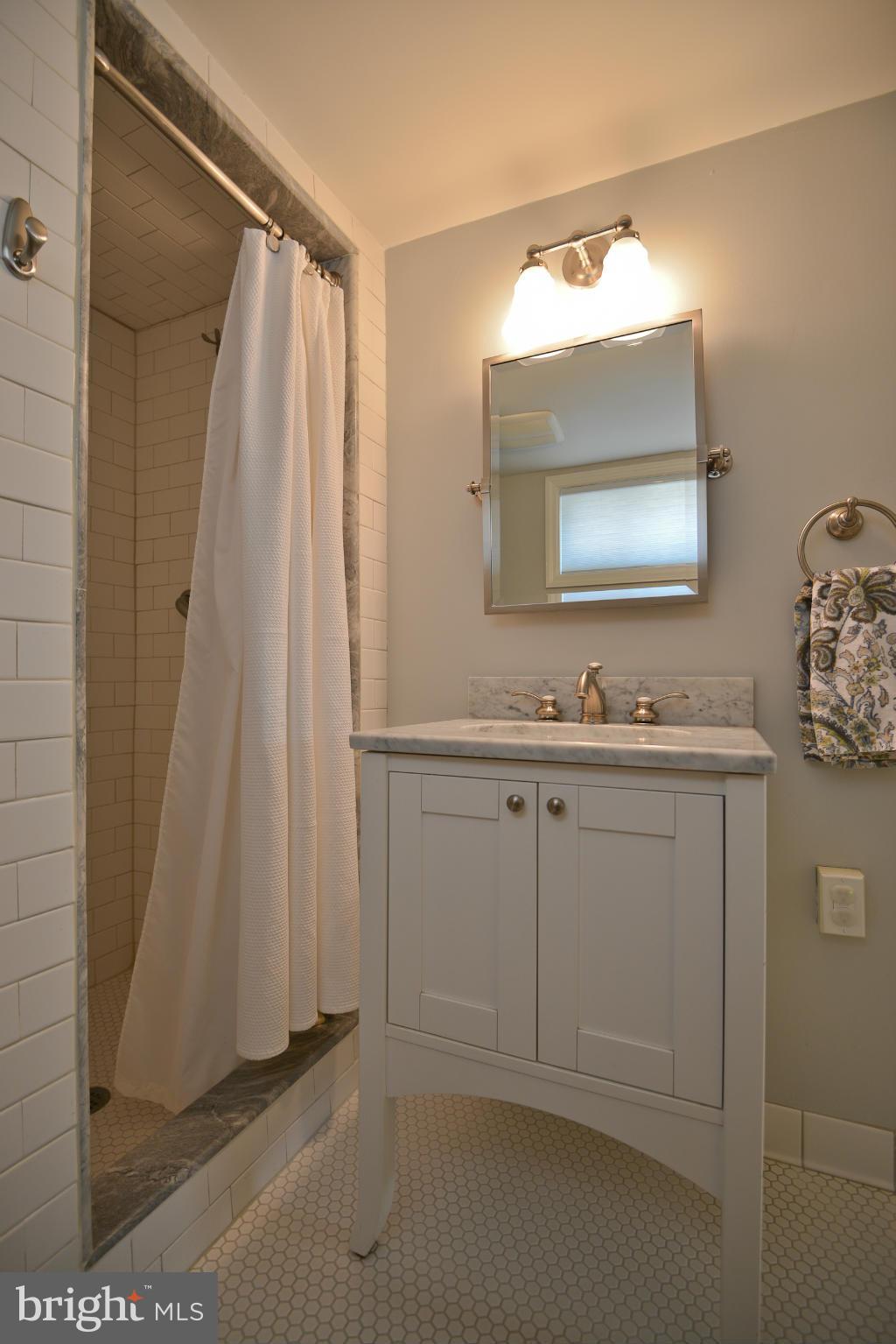 3711 North Pershing Drive Arlington, VA 22203 - Photo 27 of 29 Bath