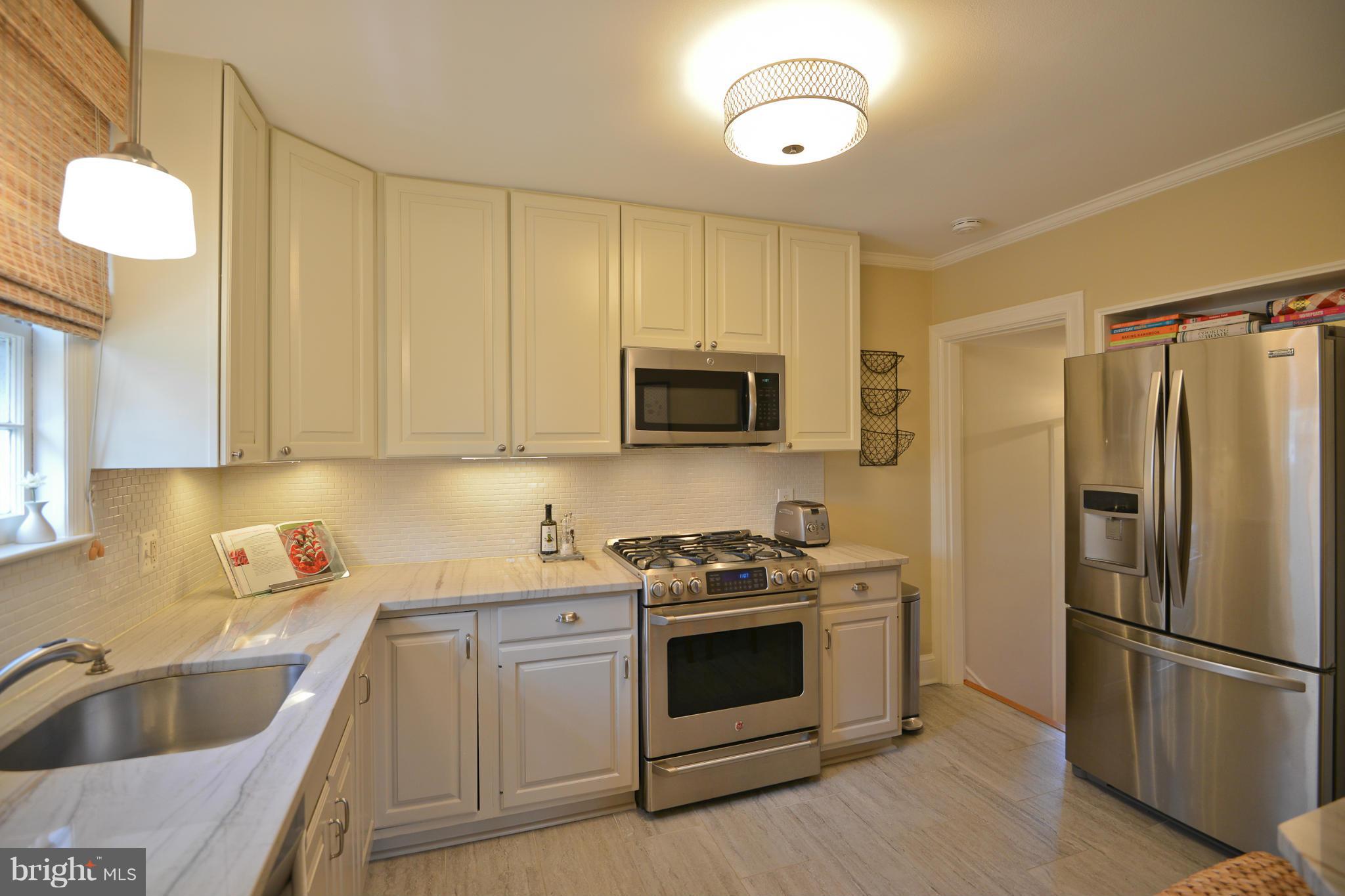 3711 North Pershing Drive Arlington, VA 22203 - Photo 8 of 29 Kitchen