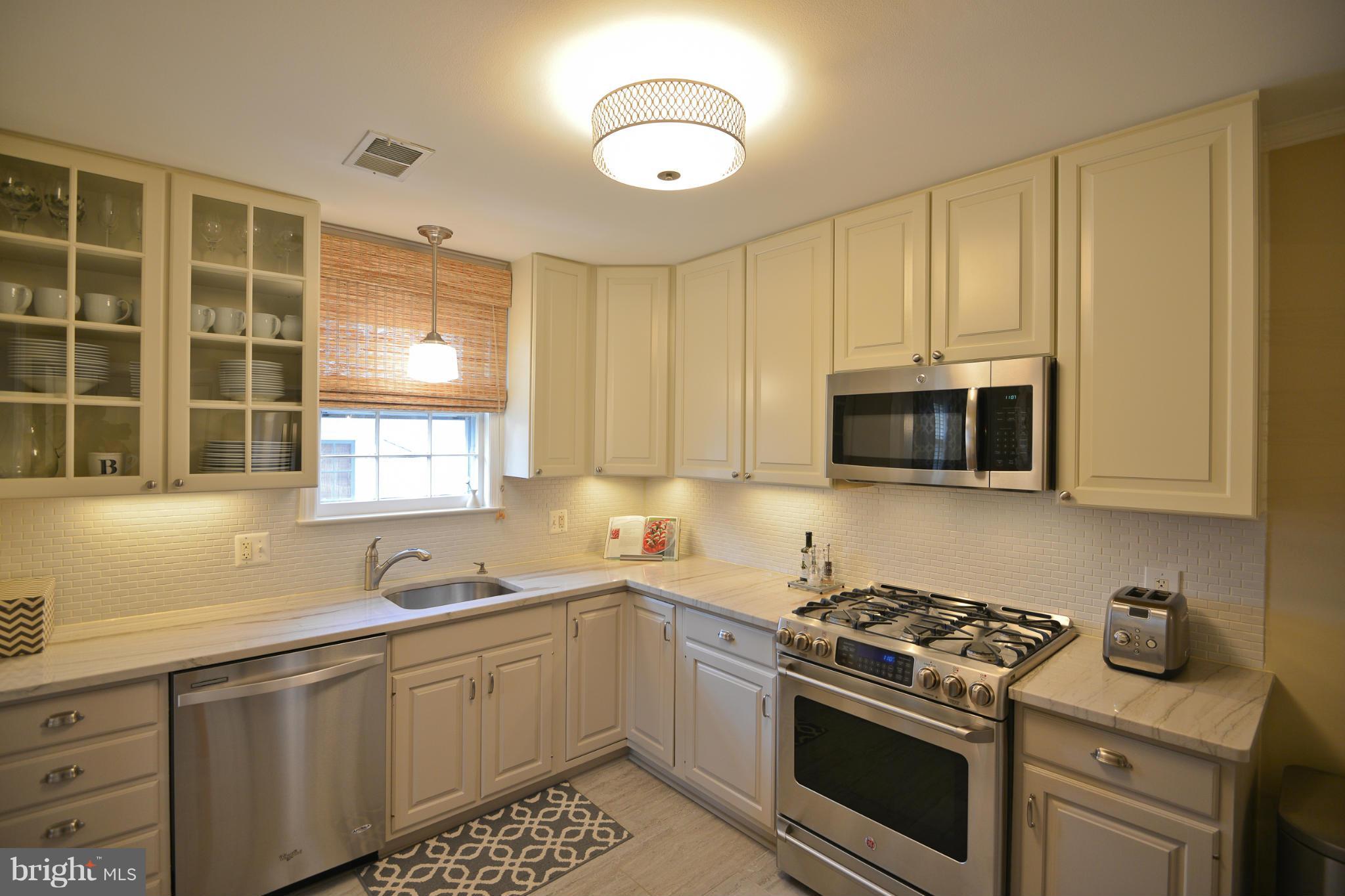 3711 North Pershing Drive Arlington, VA 22203 - Photo 9 of 29 Kitchen