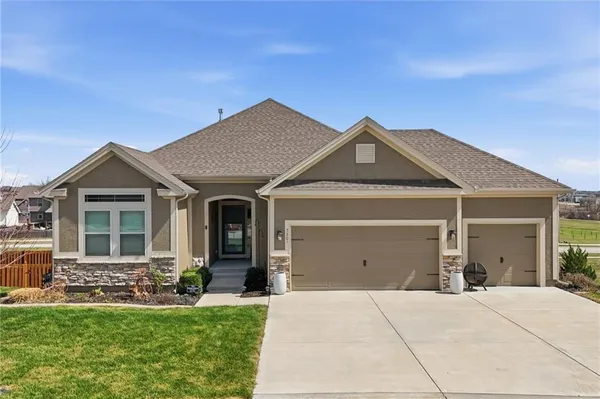 $465,000 | 7301 Northeast 108th Street, Kansas City, MO 64156