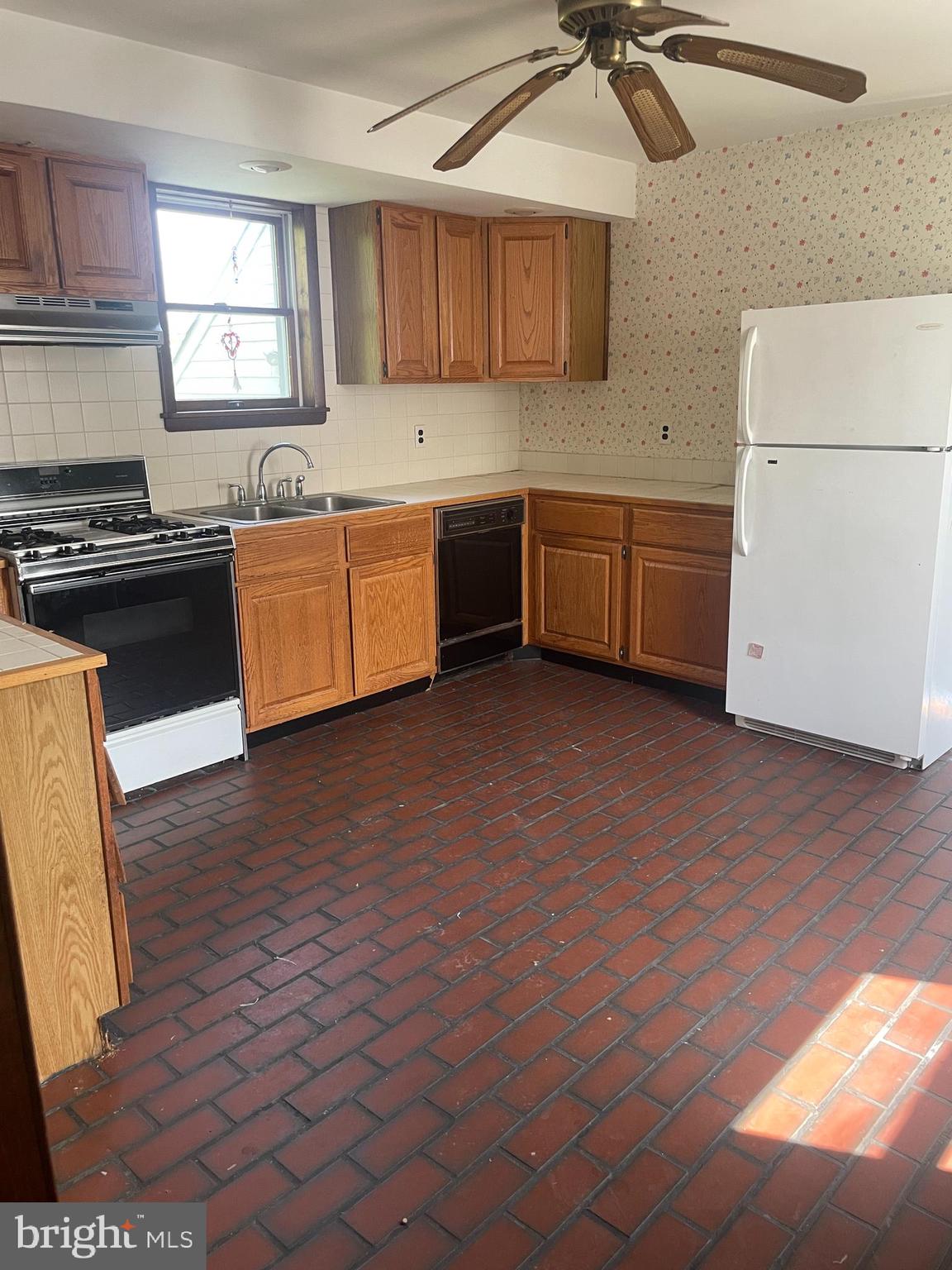 7011 Dunhill Road Baltimore, MD 21222 - Photo 5 of 15