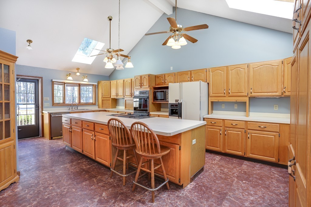 198 Killdeer Road Webster, MA 01570 - Photo 8 of 30 Gallery Image 8
