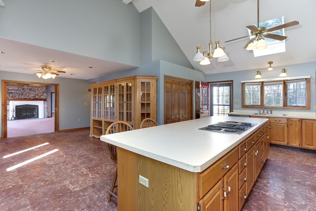 198 Killdeer Road Webster, MA 01570 - Photo 9 of 30 Gallery Image 9
