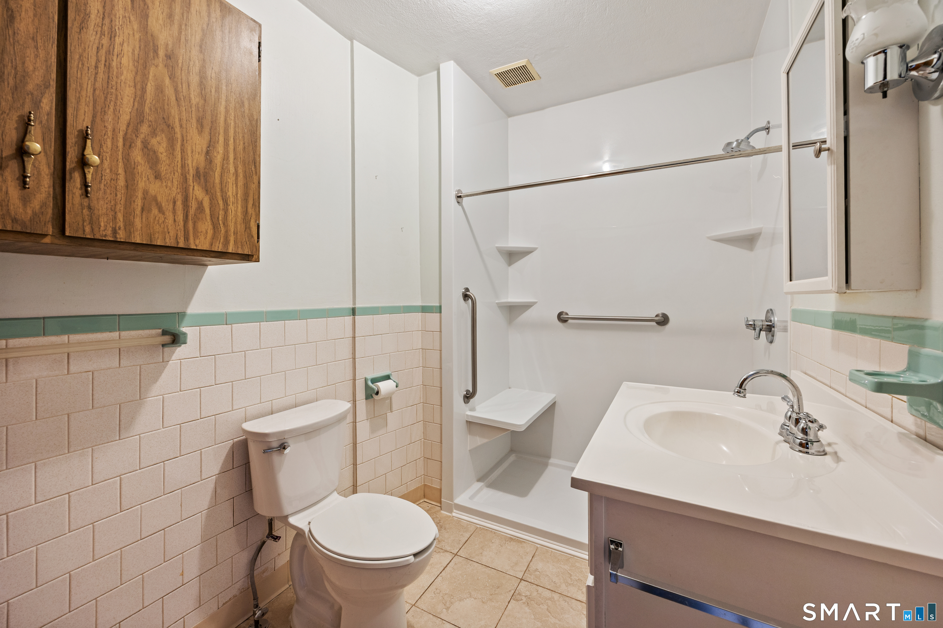 48 Lindsley Street Waterbury, CT 06708 - Photo 18 of 40