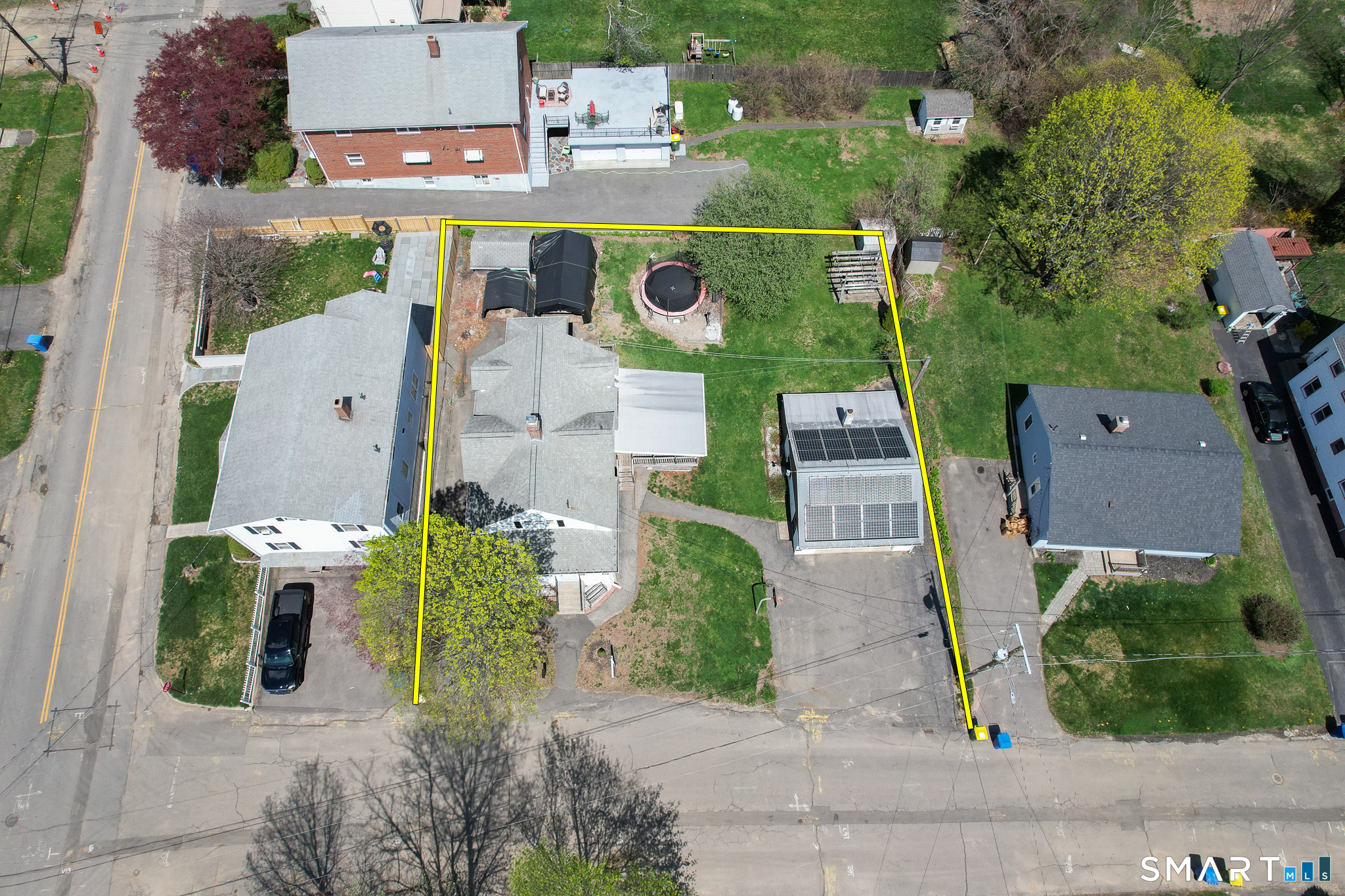 48 Lindsley Street Waterbury, CT 06708 - Photo 3 of 40