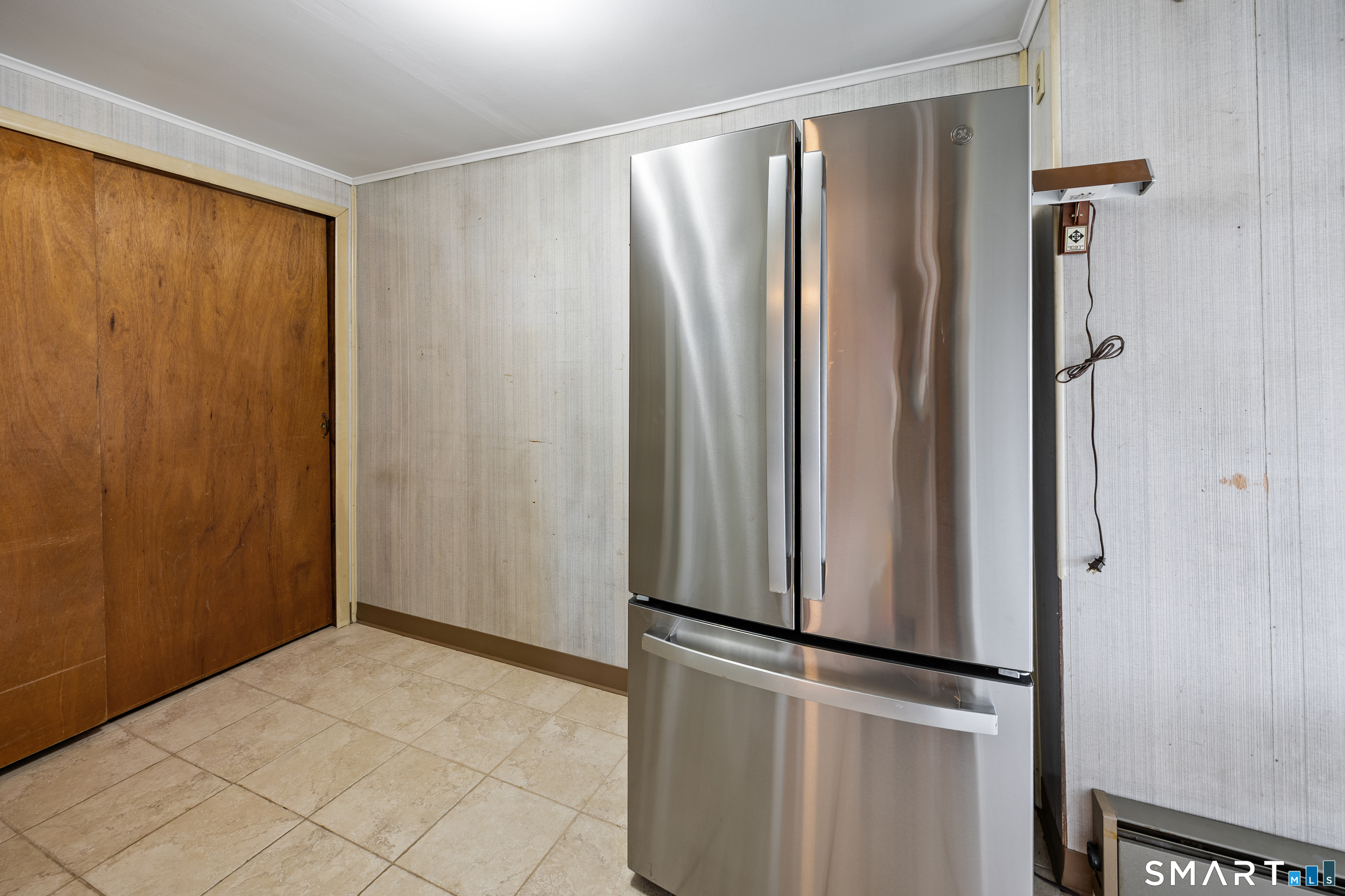 48 Lindsley Street Waterbury, CT 06708 - Photo 8 of 40