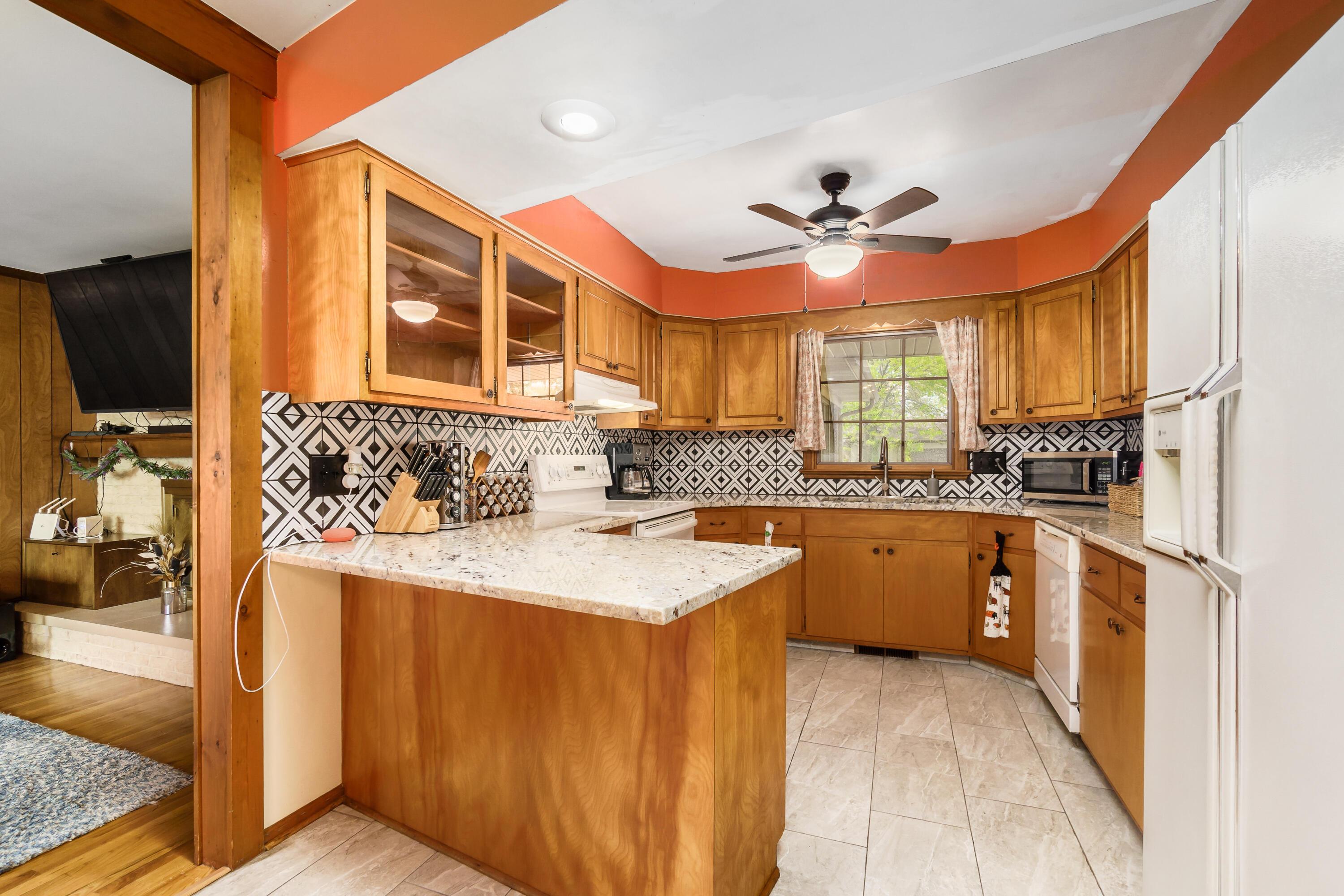 1707 Sandhurst Road Columbus, OH 43229 - Photo 11 of 30 Gallery Image 11