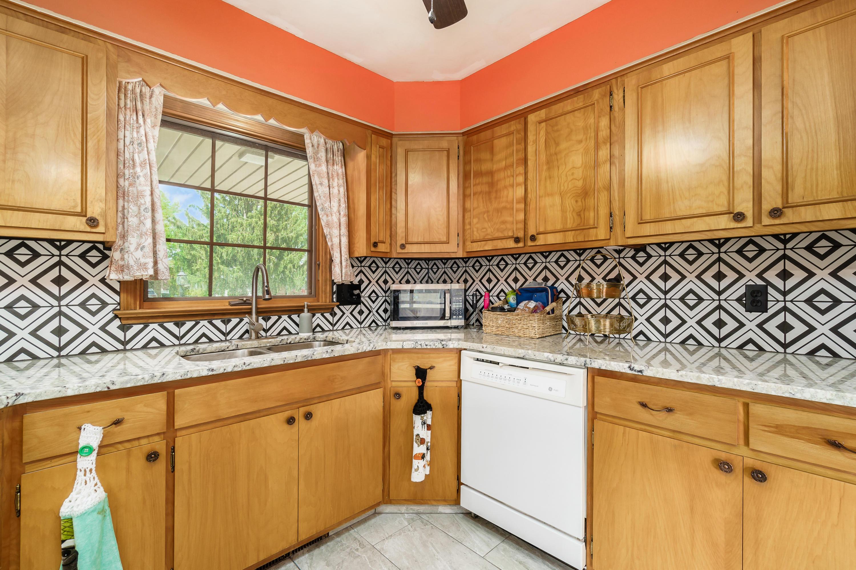 1707 Sandhurst Road Columbus, OH 43229 - Photo 13 of 30 Gallery Image 13