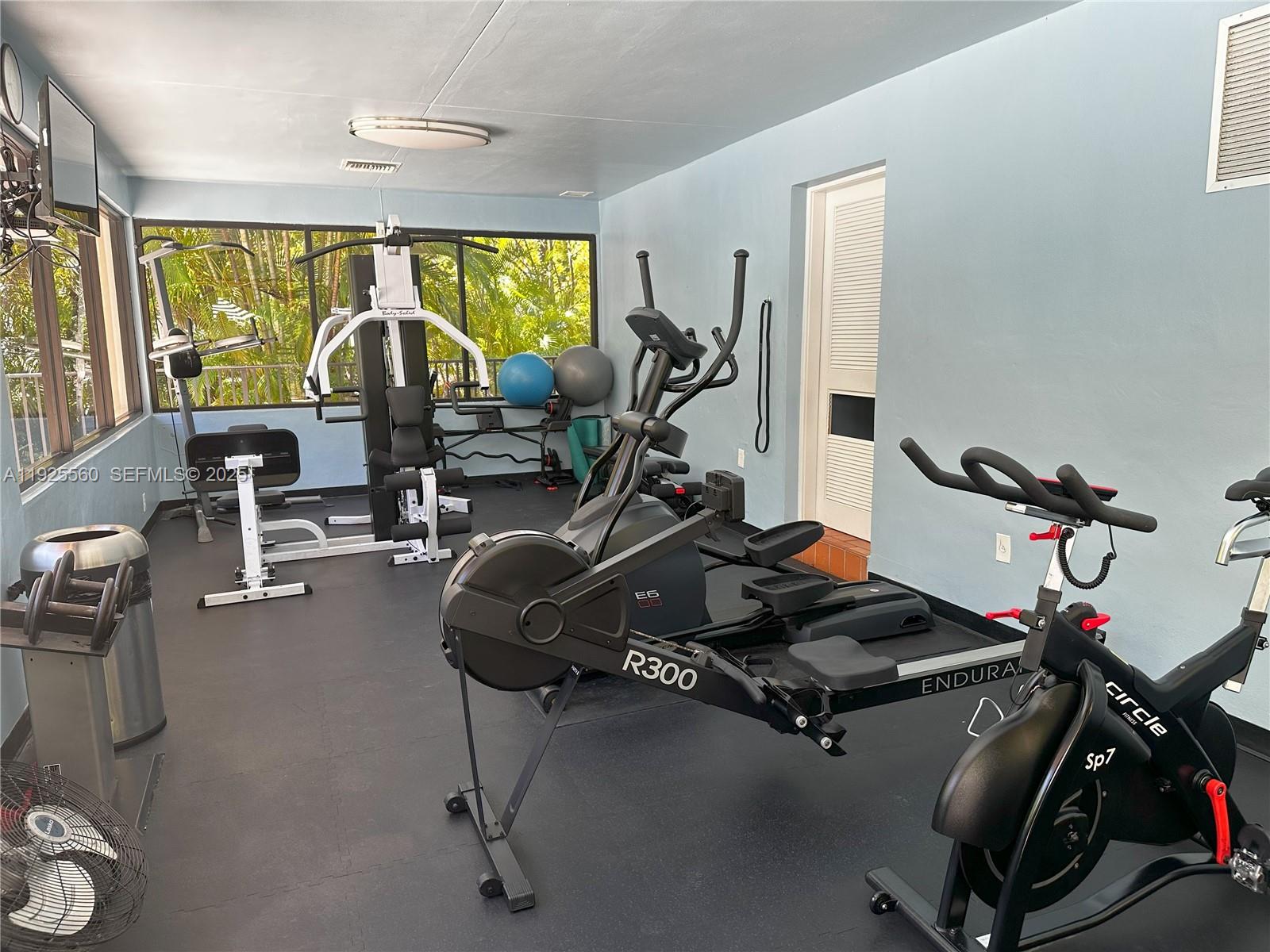 55 Ocean Ln Drive, Unit 4020 Key Biscayne, FL 33149 - Photo 51 of 57 a room with gym equipment