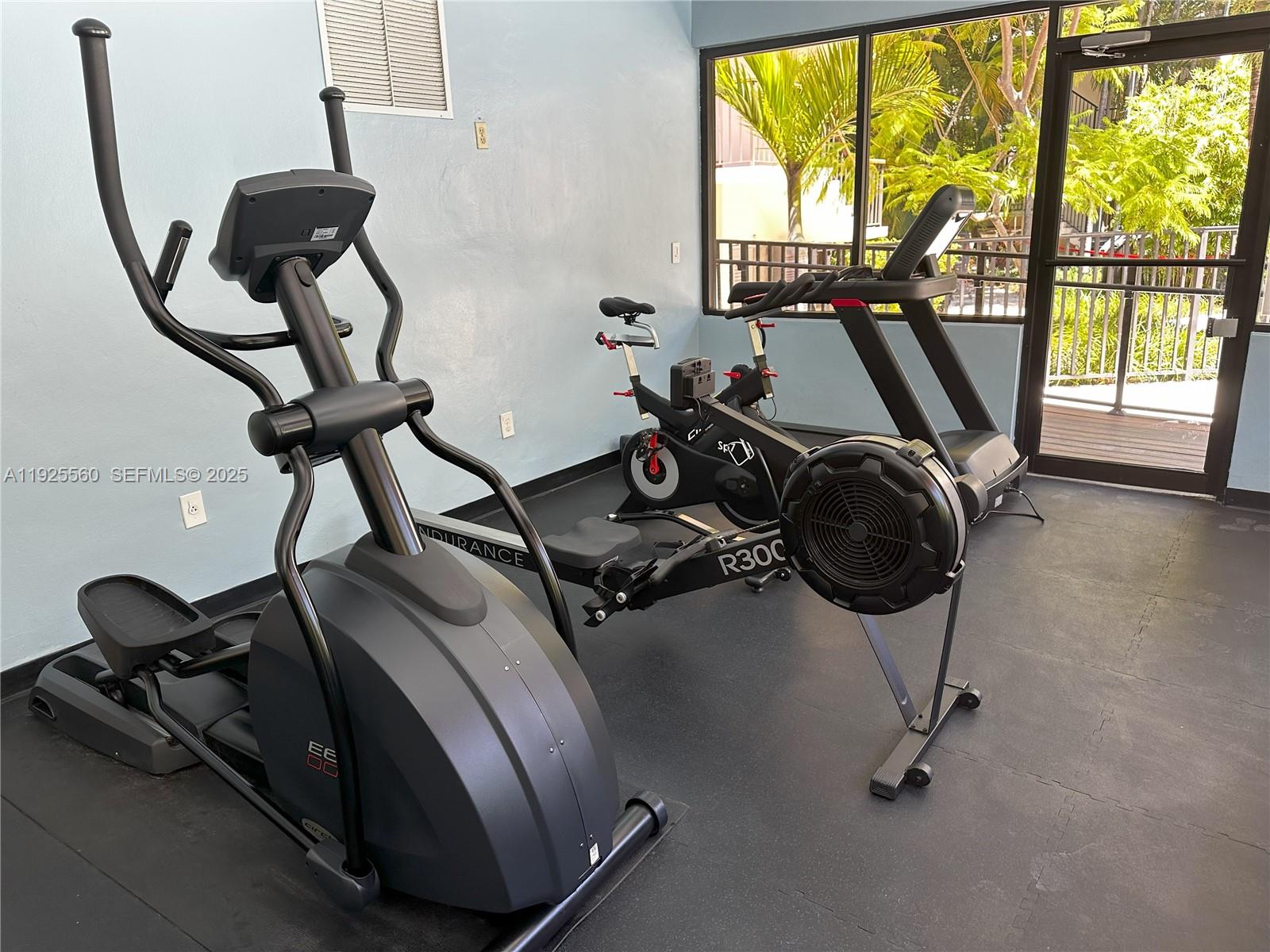 55 Ocean Ln Drive, Unit 4020 Key Biscayne, FL 33149 - Photo 53 of 57 a view of a room with gym equipment