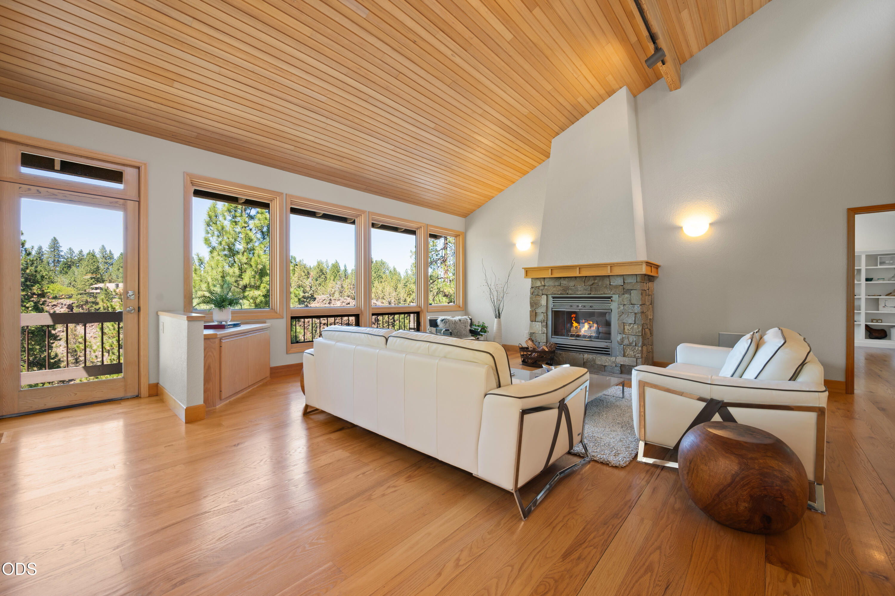 4211 Northwest Lower Village Road Bend, OR 97703 - Photo 10 of 58