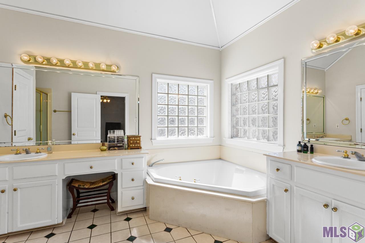 1510 Ridgeland Drive Baton Rouge, LA 70810 - Photo 17 of 24 Master Bathroom