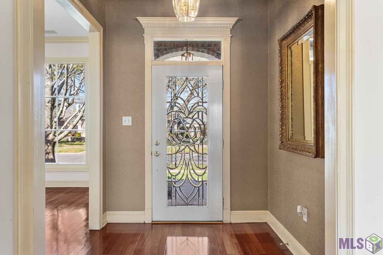 1510 Ridgeland Drive Baton Rouge, LA 70810 - Photo 4 of 24 Cut Glass Front Door