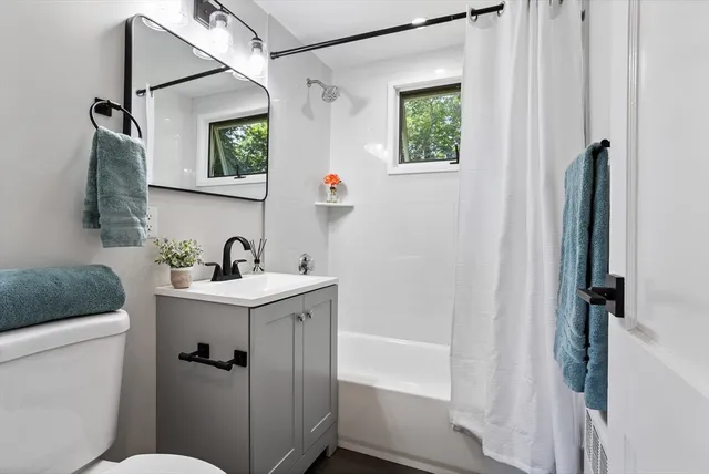 $3,200 | 15 Genetti Street, Unit 15, Bedford, MA 01730