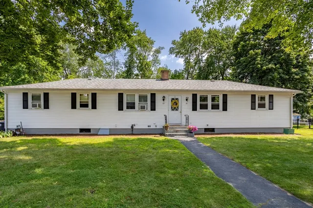 $3,200 | 15 Genetti Street, Unit 15, Bedford, MA 01730