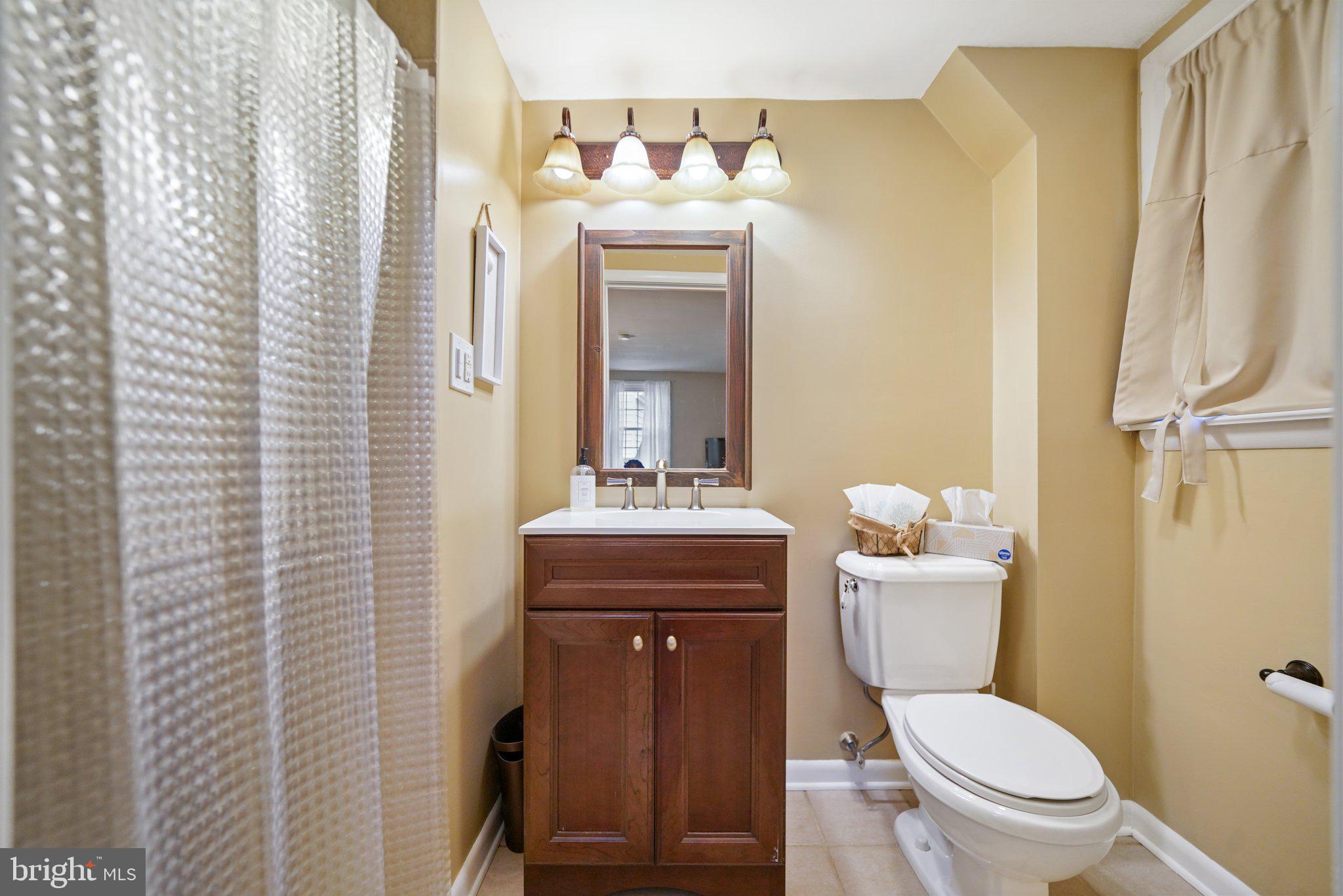 487 Kerr Lane Springfield, PA 19064 - Photo 26 of 48 a bathroom with a toilet a sink and mirror