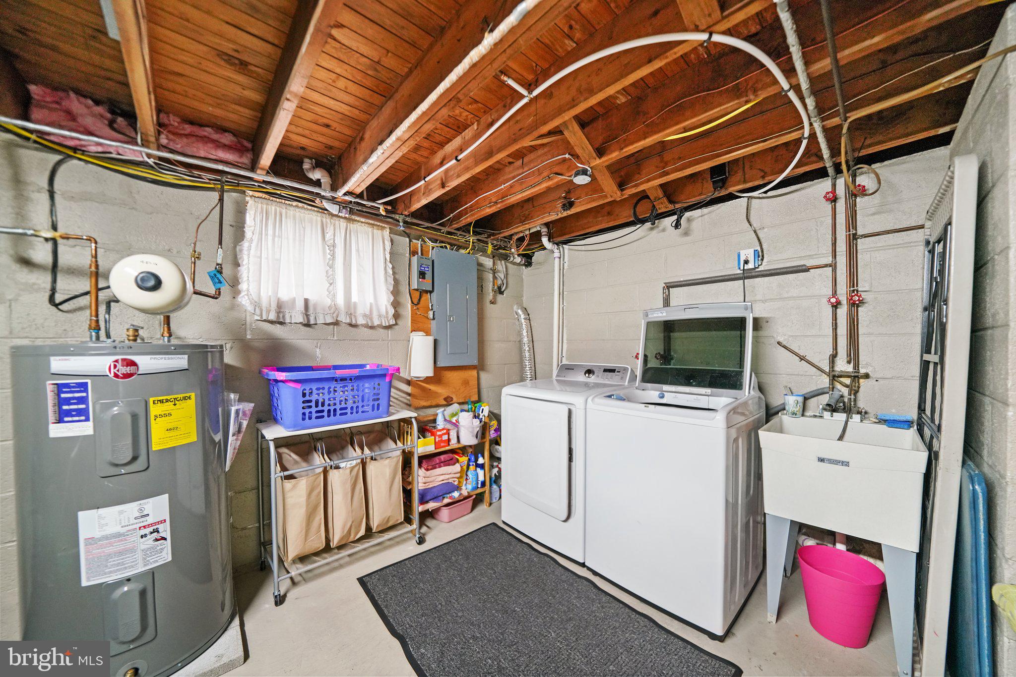 487 Kerr Lane Springfield, PA 19064 - Photo 29 of 48 a utility room with dryer and washer