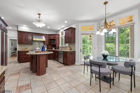$1,950,000 | 33 Fox Run, North Caldwell, NJ 07006