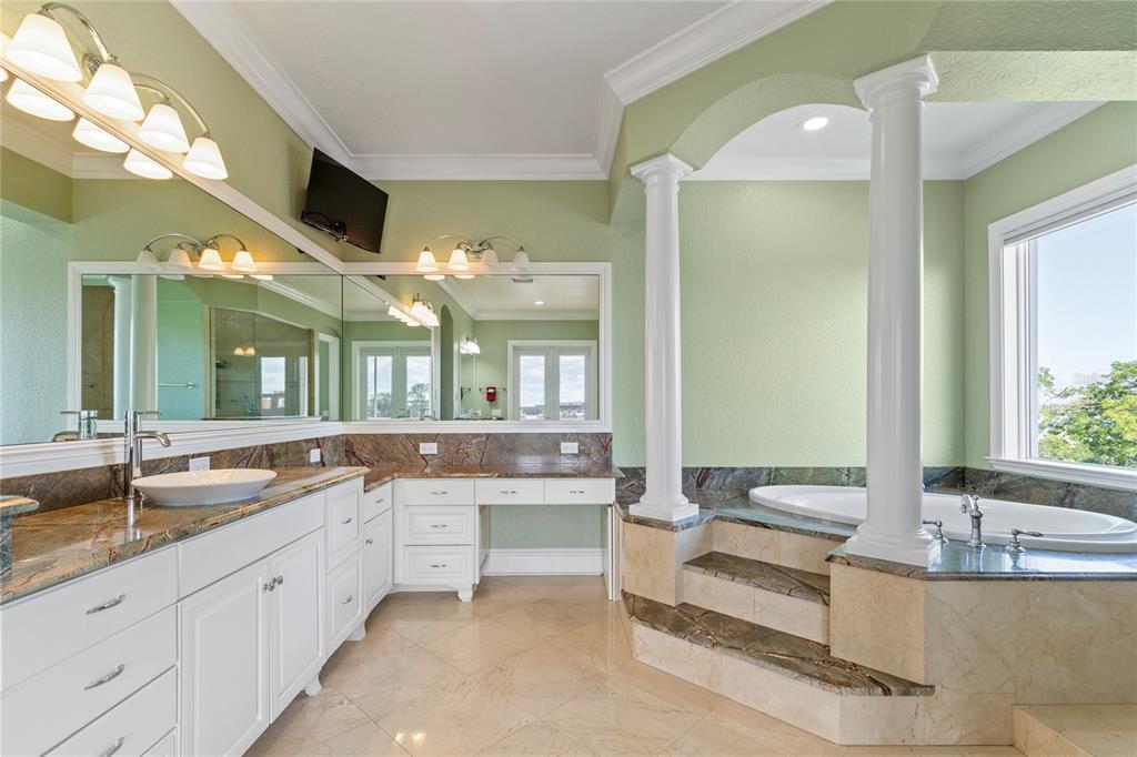 3523 West Shell Point Road Ruskin, FL 33570 - Photo 54 of 89 a large bathroom with a large tub and sink