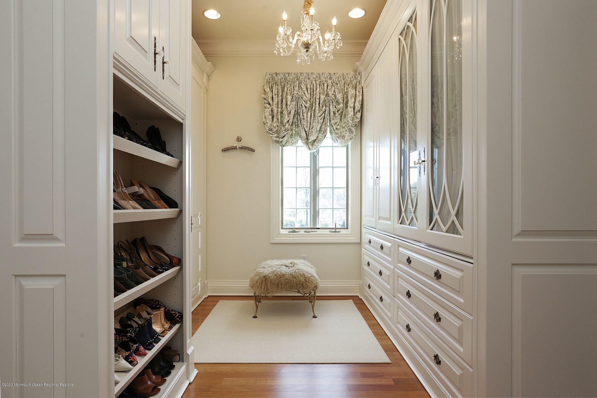 67 River Road Rumson, NJ 07760 - Photo 16 of 32 mastercloset.Esto.1