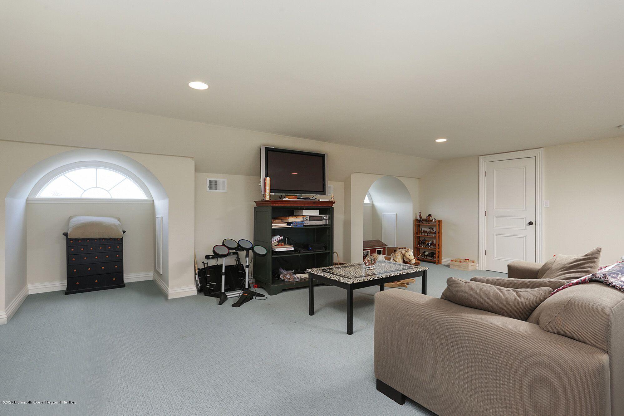 67 River Road Rumson, NJ 07760 - Photo 22 of 32 upstairsplayroom.Esto.1