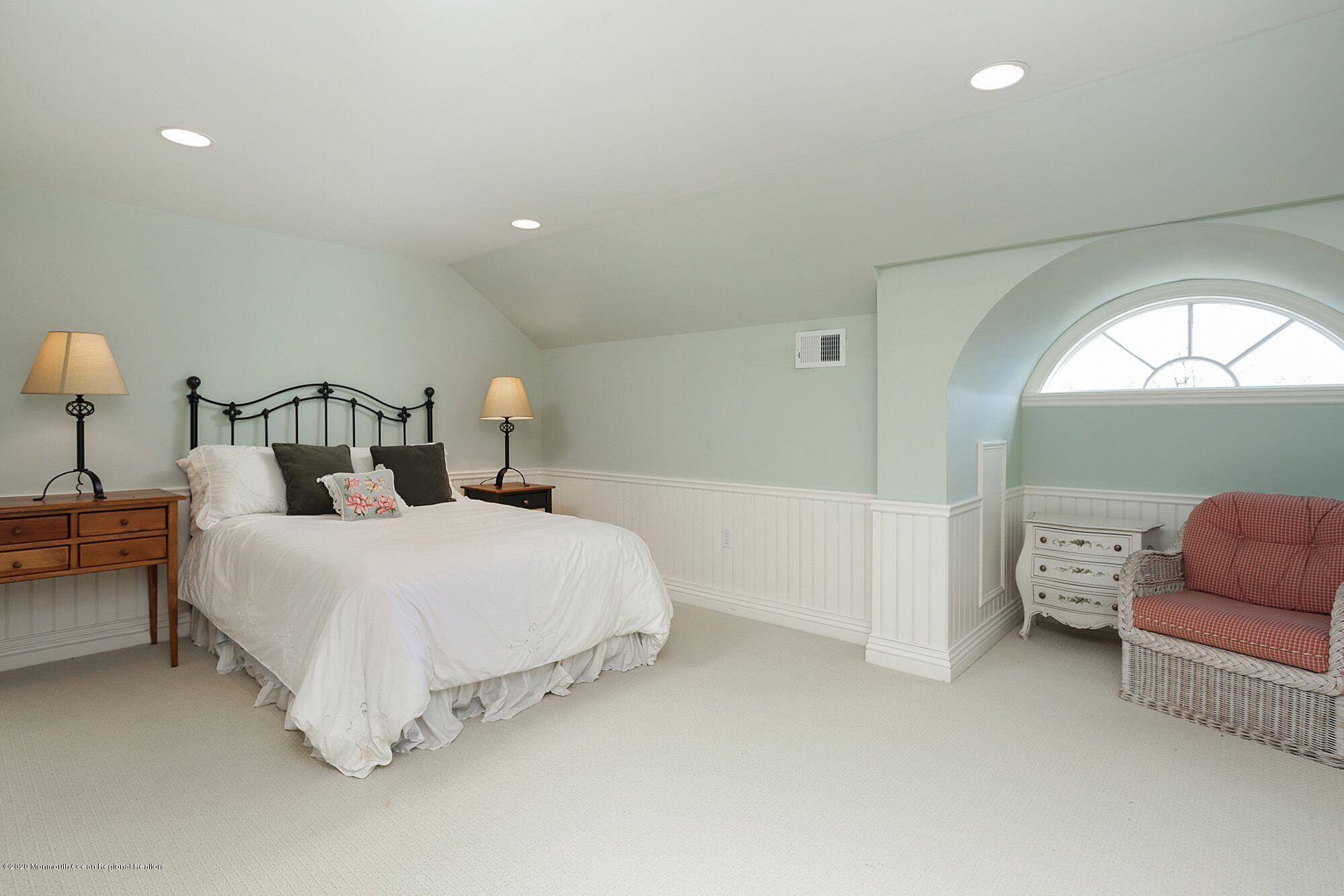 67 River Road Rumson, NJ 07760 - Photo 23 of 32 3rdfloorbedroom.Esto.1
