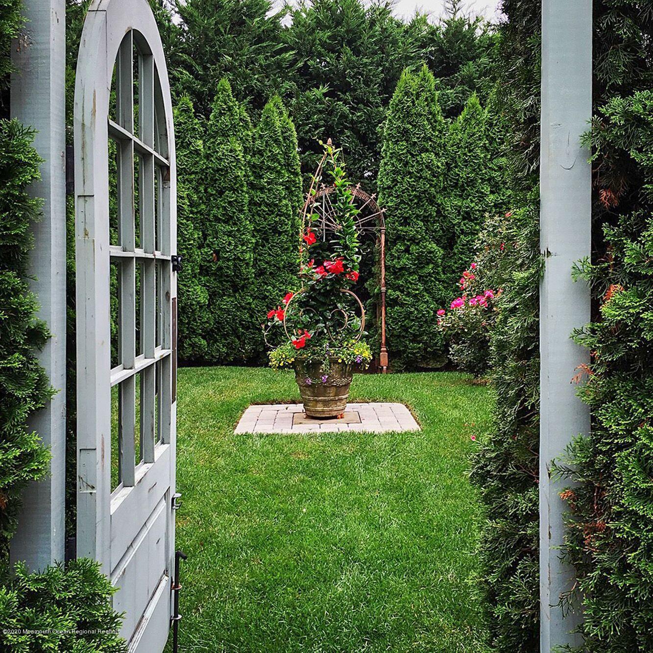 67 River Road Rumson, NJ 07760 - Photo 29 of 32 garden.Esto.A1