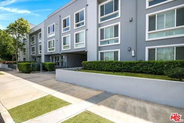 $825,000 | 10878 Bloomfield Street, Unit 406, Toluca Lake, CA 91602