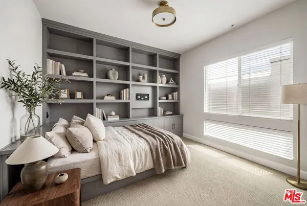 $825,000 | 10878 Bloomfield Street, Unit 406, Toluca Lake, CA 91602