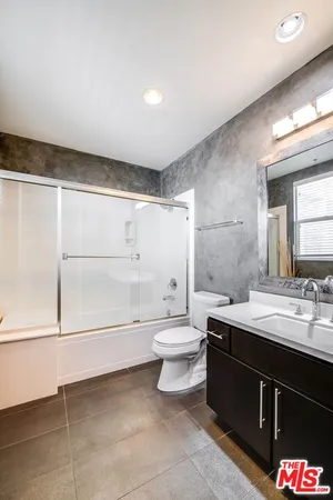 $825,000 | 10878 Bloomfield Street, Unit 406, Toluca Lake, CA 91602