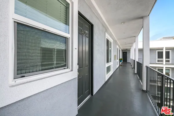 $825,000 | 10878 Bloomfield Street, Unit 406, Toluca Lake, CA 91602