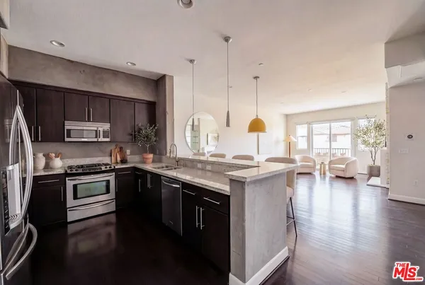 $825,000 | 10878 Bloomfield Street, Unit 406, Toluca Lake, CA 91602