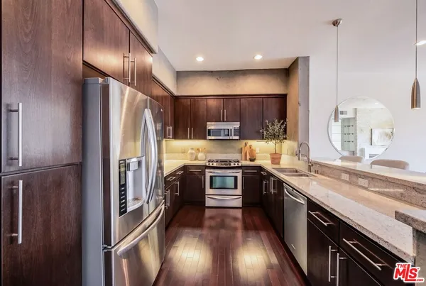 $825,000 | 10878 Bloomfield Street, Unit 406, Toluca Lake, CA 91602