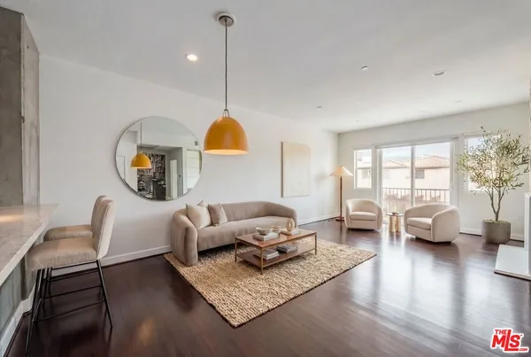 $825,000 | 10878 Bloomfield Street, Unit 406, Toluca Lake, CA 91602