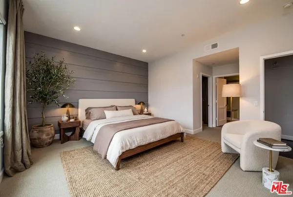 $825,000 | 10878 Bloomfield Street, Unit 406, Toluca Lake, CA 91602