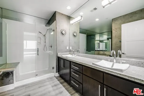 $825,000 | 10878 Bloomfield Street, Unit 406, Toluca Lake, CA 91602