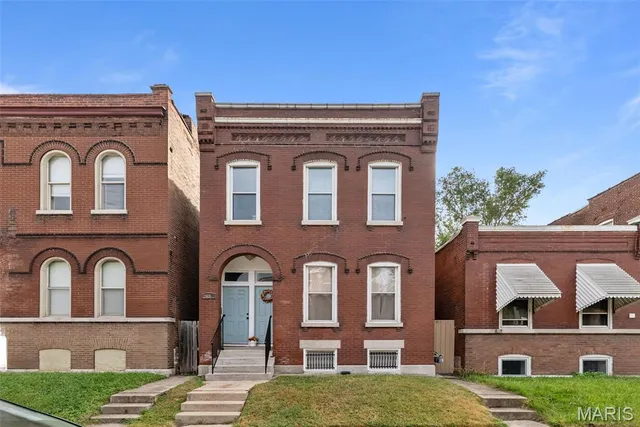 $299,000 | 2628 Oregon Avenue, St. Louis, MO 63118