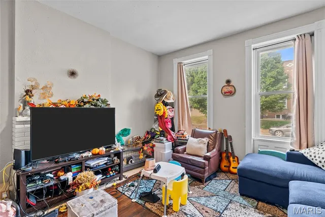 $299,000 | 2628 Oregon Avenue, St. Louis, MO 63118